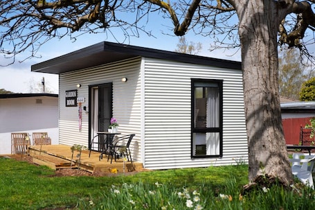 Exterior. The Garden Room. Romantic Studio