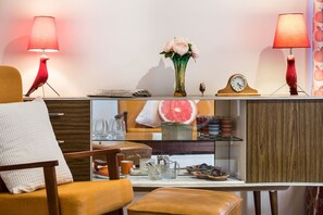 Interior - Go Retro in Daylesford (Daylesford)