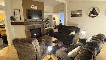 Smart TV, chimenea, videojuegos y reproductor de DVD