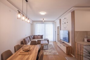 Smart TV - Grand Stay Apartment + Free Private Parking (Novi Sad)