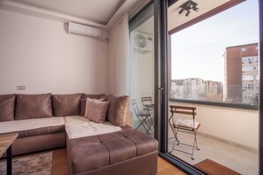 Smart TV - Grand Stay Apartment + Free Private Parking (Novi Sad)