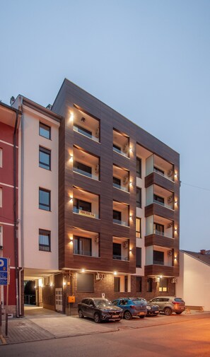 Exterior - Grand Stay Apartment + Free Private Parking (Novi Sad)