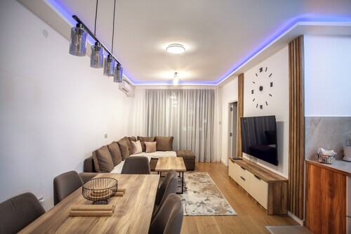Grand Stay Apartment + Free Private Parking