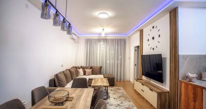 Grand Stay Apartment + Free Private Parking