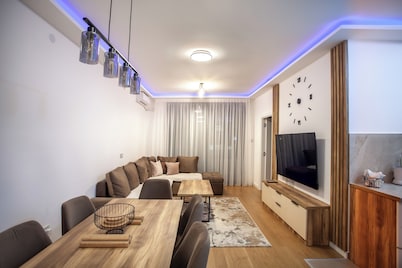 Grand Stay Apartment + Free Private Parking