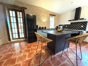 Fridge, microwave, oven, stovetop - Magnificent farmhouse, breathtaking view, heated swimming pool (Saint Privat en Périgord)