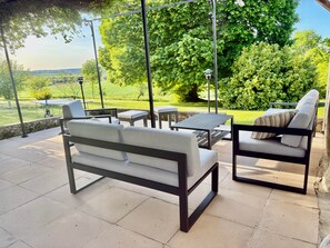 Outdoor dining - Magnificent farmhouse, breathtaking view, heated swimming pool (Saint Privat en Périgord)