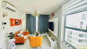 Basic Room, City View | In-room safe, desk, laptop workspace, blackout drapes