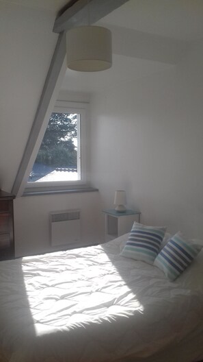 Iron/ironing board - Vacation house in Brittany near St Malo in fishing village (Matignon)