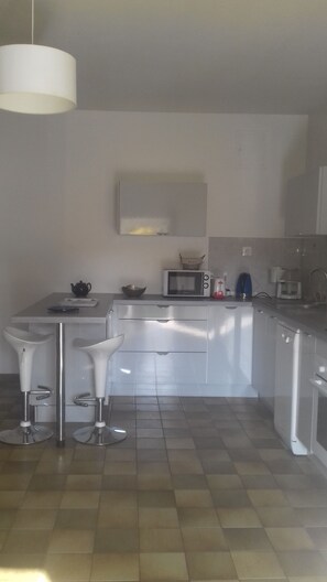Private kitchen - Vacation house in Brittany near St Malo in fishing village (Matignon)
