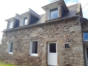 Exterior - Vacation house in Brittany near St Malo in fishing village (Matignon)