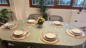 Dining - Designer apartment on the Alhambra hill. Parking. (Granada)