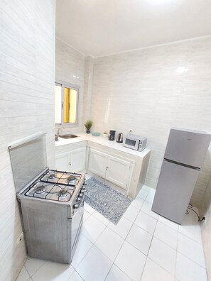 Microwave, oven, stovetop - F3 air-conditioned with terrace - 1 minute from the beach (Dakar,Région de Dakar)