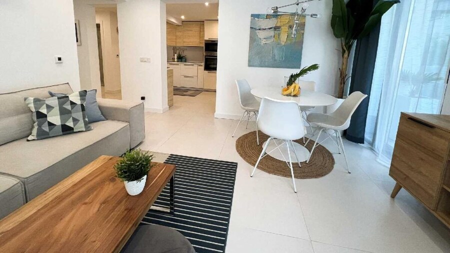 Seaside Retreat for Friends in Omis