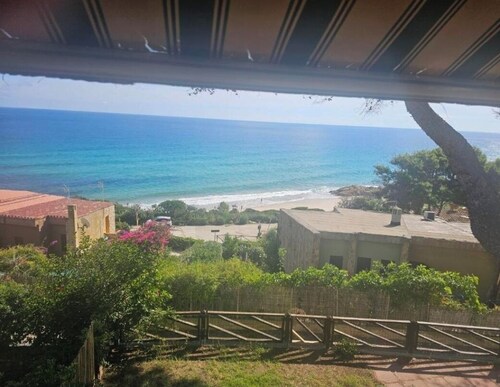 Villa with sea view terrace 50 meters from the beach