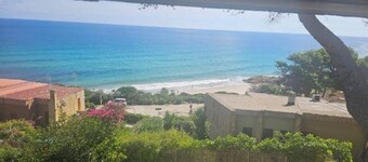 Villa with sea view terrace 50 meters from the beach