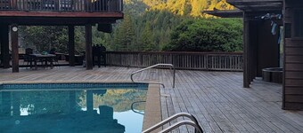 Epic memories & views!  Swimming pool, chefs kitchen, sleeps 14