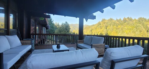 Epic memories & views!  Swimming pool, chefs kitchen, sleeps 14