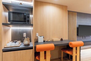 Suite familiar, 2 habitaciones, no fumadores, baño privado | Servicio de comidas en la habitación