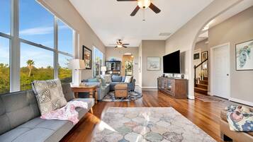 Executive House, 3 Bedrooms, Hot Tub | Living area