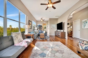 Executive House, 3 Bedrooms, Hot Tub | Living area