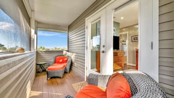 Executive House, 3 Bedrooms, Hot Tub | Living area