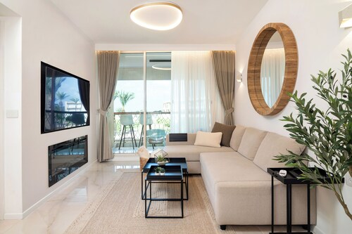 Rose Suite Caesarea- Romantic, Peachfull retreat in exclusive Caesarea Neot Golf
