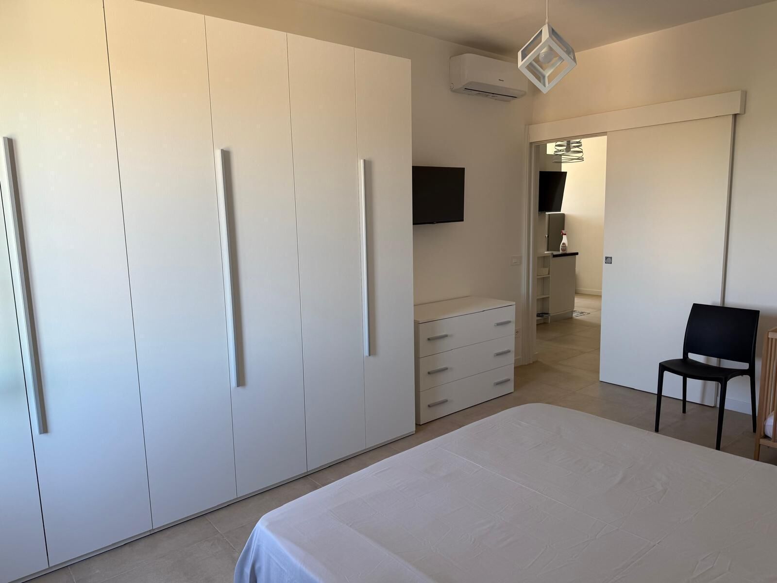 Silitysrauta/-lauta, Wi-Fi, vuodevaatteet