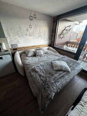 1 bedroom, free WiFi, bed sheets