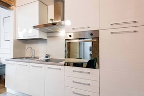 Comfort-Apartment, Stadtblick | Eigene Küche