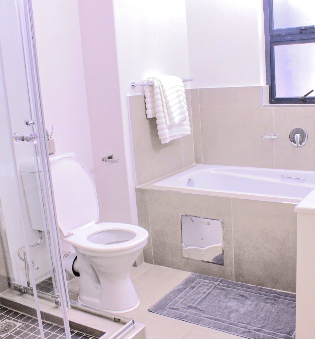 Apartamento, vistas al jardín | Baño | Toallas y papel higiénico