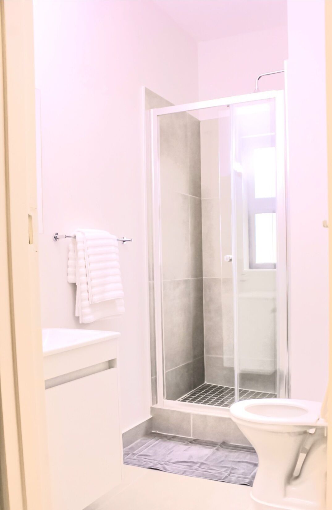 Apartamento, vistas al jardín | Baño | Toallas y papel higiénico