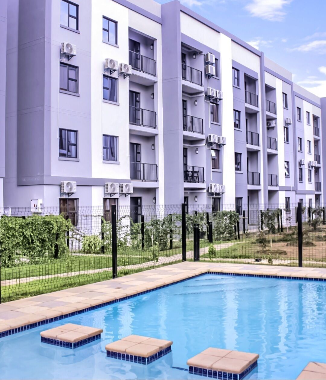 Apartamento, vistas al jardín | Piscina | Una piscina al aire libre