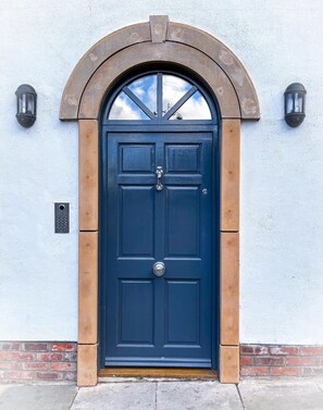 Exterior detail - Juliet, beautiful 1 bedroom, central, private modern space. (Darlington)