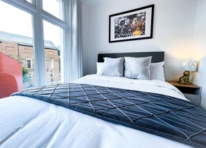 1 bedroom, iron/ironing board, WiFi, bed sheets - Juliet, beautiful 1 bedroom, central, private modern space. (Darlington)
