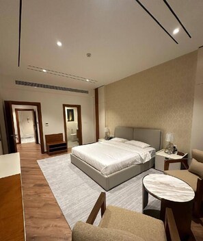 In-room safe, iron/ironing board, free WiFi - Alyas Hotel (Muscat)