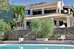 Exterior - Villa Calma Doukades Sleeps 8 people, large private pool, sunny terraces. (Doukades)