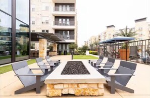 Terrace/patio - Contemporary 1BR Haven, Sleek & Peaceful (Addison)
