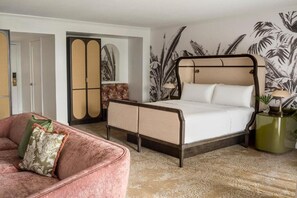 Room - Modern King Room w/ Scenic Views + Pool Access for Relaxing Stay (Palm Beach Gardens)