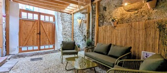 Stylish, central vacation home to arrive & take a deep breath
