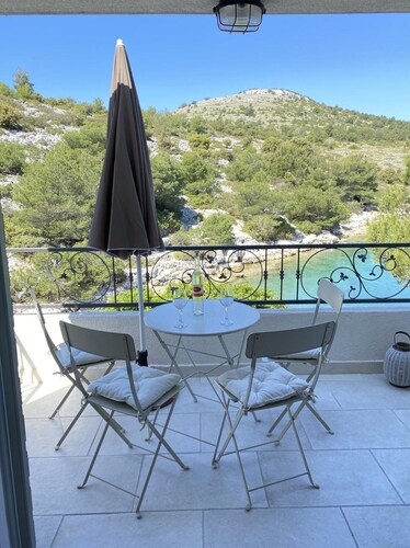 Private Hideaway in Zut Island