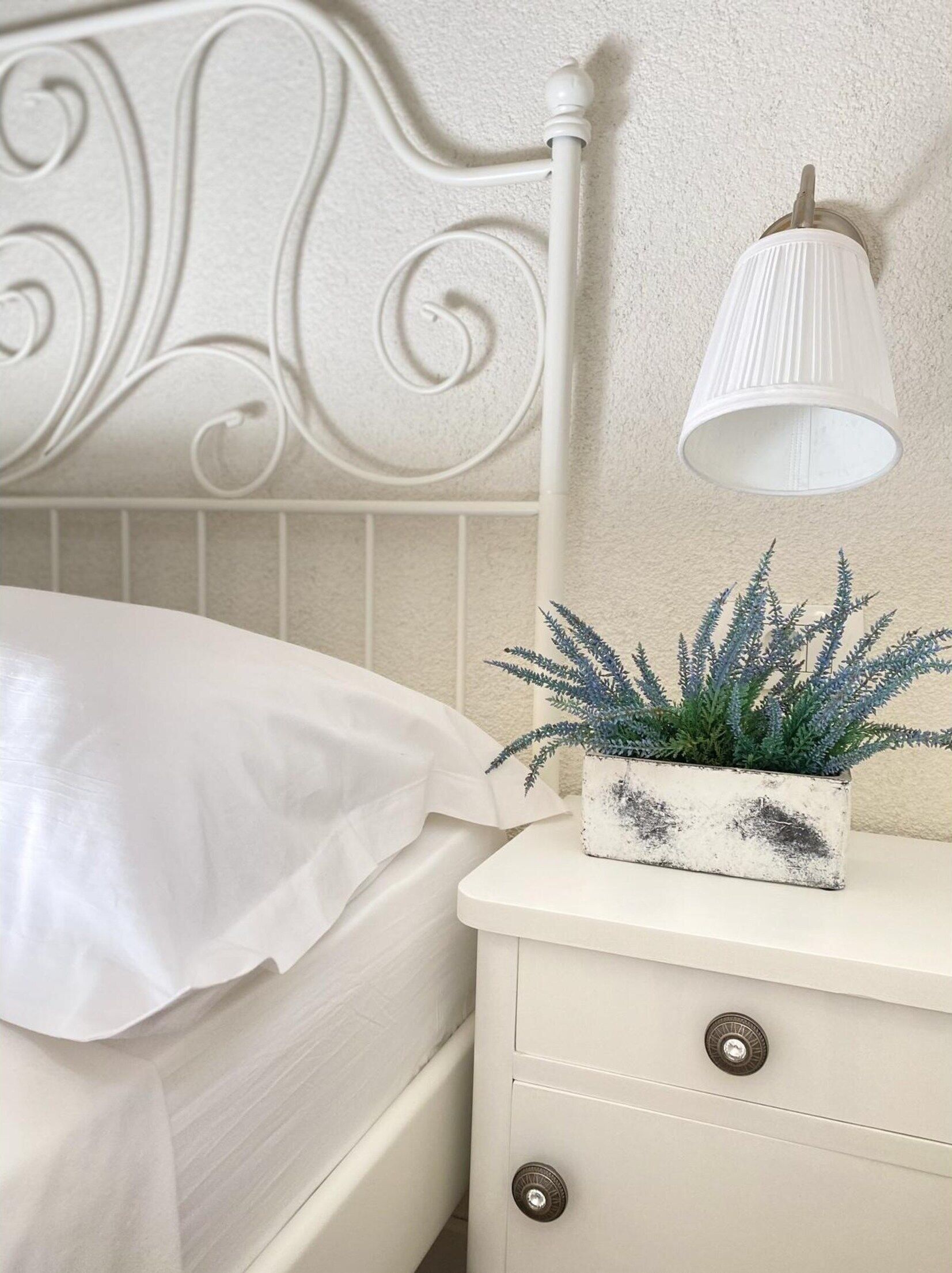 Cottage | 2 bedrooms, individually furnished, iron/ironing board, bed sheets