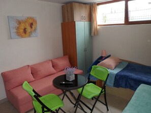 1 bedroom, bed sheets - Summer Breeze Studio (sunny beach)