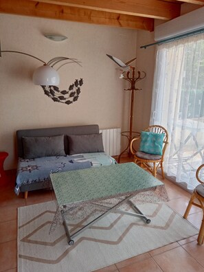 Living area - Maisonette at the port of Doëlan 29360, near GR34 (Clohars-Carnoët)