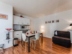 Interior - Charming Studio in Arcachon with Pool and Parking (Arcachon)