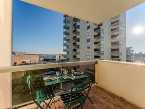 Outdoor dining - Charming Studio in Arcachon with Pool and Parking (Arcachon)