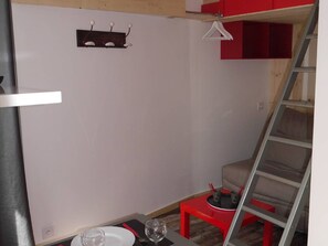 Interior - Studio for 4 near cable car and city center (Cauterets)