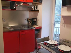 Fridge, coffee/tea maker, toaster - Studio for 4 near cable car and city center (Cauterets)
