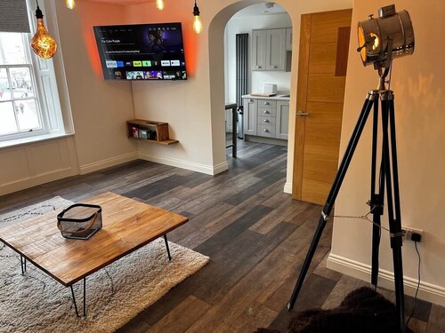 Sterling, stylish 2bedroom central modern space.