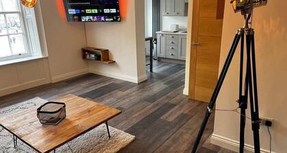 Sterling, stylish 2bedroom central modern space.